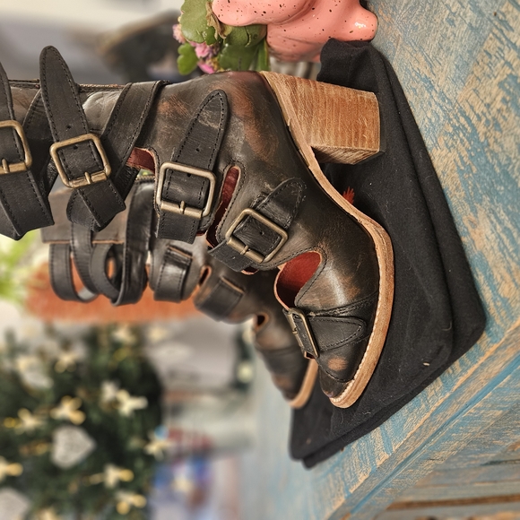 Strappy Black Leather Heeled Sandals - Picture 3 of 6